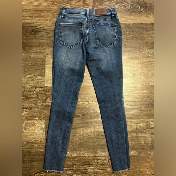 FINAL PRICE Madewell Distressed Skinny Jeans - Picture 6 of 7
